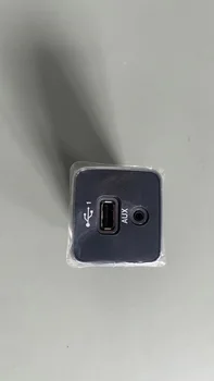 5XG28DX9AC Автомобильный Вспомогательный USB-адаптер Разъем AUX Аудиоадаптер Порт Зарядки Аудиоинтерфейс Для Jeep Cherokee Compass 2017-2021 M